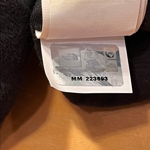 The North Face Gloves - Picture 10 of 10